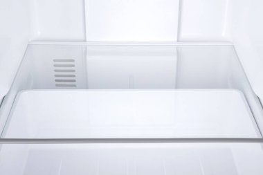 Beyaz Arka Plan Üzerinde İzole Yeni Buzdolabı. Modern Mutfak ve Ev Aletleri