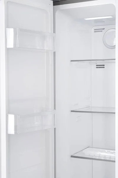 Neuer Kühlschrank Isoliert Auf Weißem Hintergrund Moderne Küche Und Haushaltsgeräte — Stockfoto