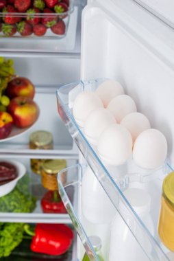 buzdolabı taze meyve ve sebze, sağlıklı gıda arka plan, organik beslenme, sağlık, diyet kavramı tam açık