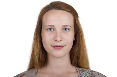 Kızıl saç ve güzel mavi gözlü kız