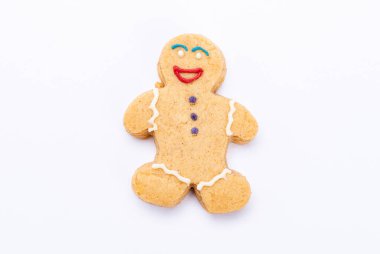 Oyuncak bebek şeklinde Noel şekeri. Beyaz arkaplan.