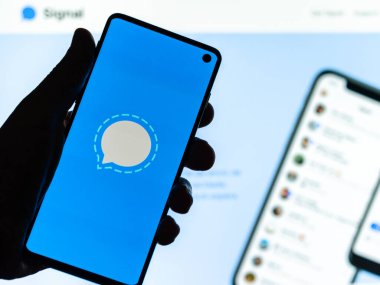 Sao Paulo, Brezilya - 12 Ocak 2021: Sinyal şifreleme platformları arası mesajlaşma hizmeti Sinyal Vakfı ve Sinyal Habercisi.