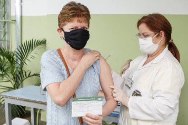 Sao Paulo, Brezilya, Mayıs 05, 2021: Bauru şehrindeki Coronavirus aşı istasyonu, So Paulo, Brezilya.