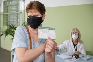 Sao Paulo, Brezilya, Mayıs 05, 2021: Bauru şehrindeki Coronavirus aşı istasyonu, So Paulo, Brezilya.