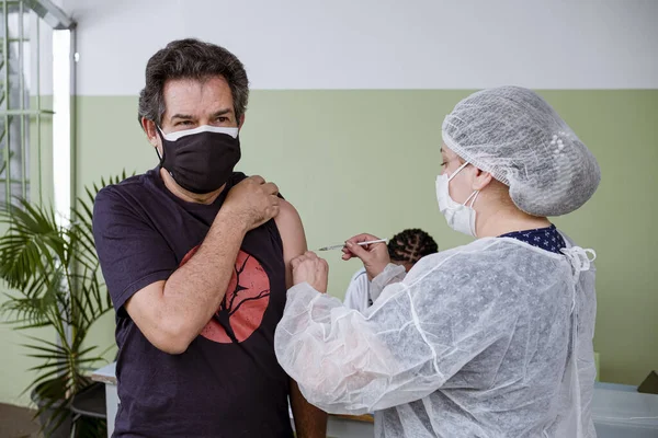 Sao Paulo Brazilië Mei 2021 Volwassen Man Gevaccineerd Gezondheidskliniek Stockfoto