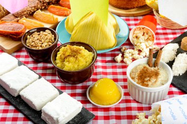 Geleneksel parti için masa hazırlandı - Festa junina.