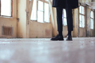 Botlar ve resmi takım elbise