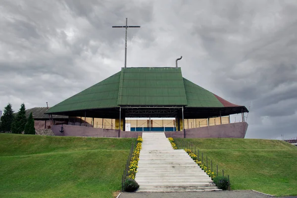 Yeşil çatılı gemi