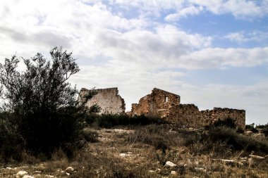 İspanya 'da terk edilmiş bir ev.