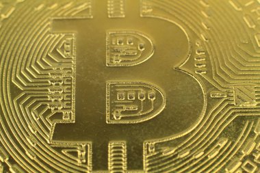 Beyaz arkaplanda bitcoin 'in makro yakın plan fotoğrafı. 