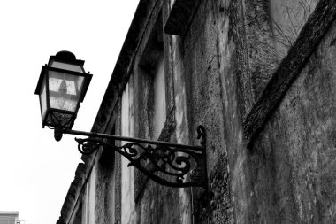 Lizbon, Portekiz 'deki eski cephe ve sokak lambaları