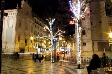 Lizbon, Portekiz- 29 Aralık 2017: Lizbon, Portekiz 'de Noel' de güzel caddeler ve meydanlar aydınlatıldı