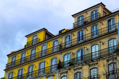 Lizbon, Portekiz 'de renkli ve görkemli eski evler