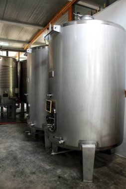 Portekiz, Azeitao 'da fermantasyon ve şarap üretimi için metal yatakları