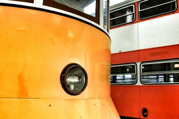 Lissabon Portugal Juni 2018 Gamla Och Färgglada Vintagespårvagnar Ett Museum — Stockfoto