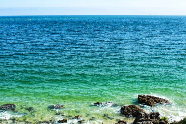 Portekiz Deki Dağların Arasında Galapinhos Sahilinin Kristal Suları — Stok fotoğraf