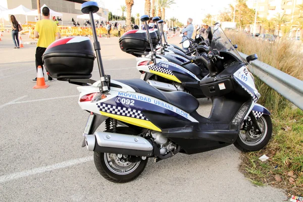 Elche Alicante Hiszpania Kwietnia 2021 Motocykle Policyjne Zaparkowane Ulicy Elche — Zdjęcie stockowe