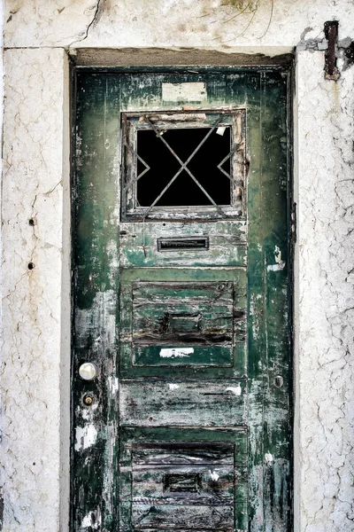 Porta Madeira Velha Colorida Com Detalhes Ferro Lisboa Portugal — Fotografia de Stock