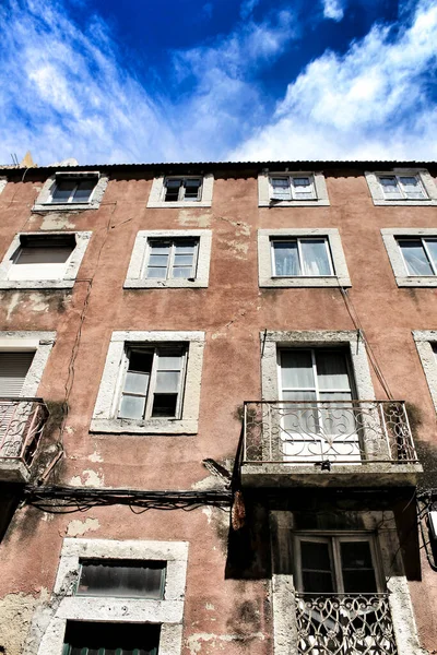 Λισαβόνα Πορτογαλία Ιουνίου 2018 Παλιά Πολύχρωμα Σπίτια Και Στενά Δρομάκια — Φωτογραφία Αρχείου