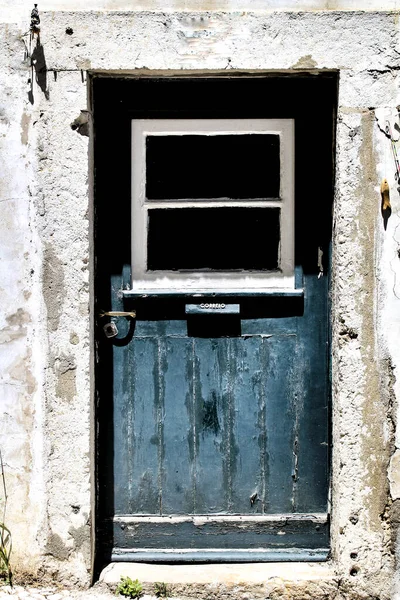 Lisbon Portugal April 2021 Old Wooden Door Stone Facade Lisbon — Stock Photo, Image