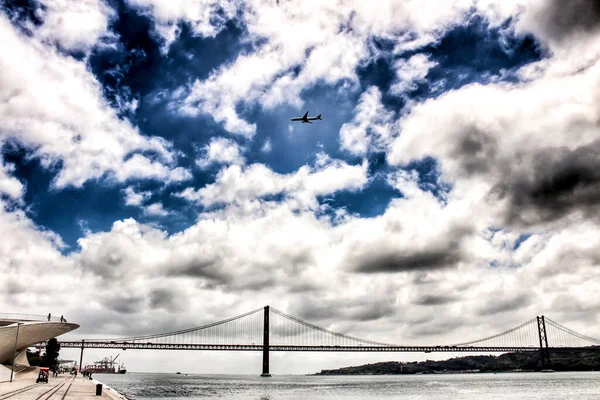 Banken Van Rivier Taag Lissabon Het Voorjaar Een Bewolkte Dag — Stockfoto