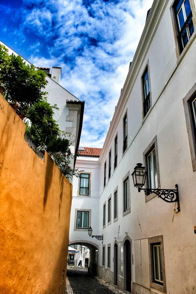 Antiguas Casas Coloridas Calles Estrechas Lisboa Portugal Primavera Majestuosas Fachadas —  Fotos de Stock