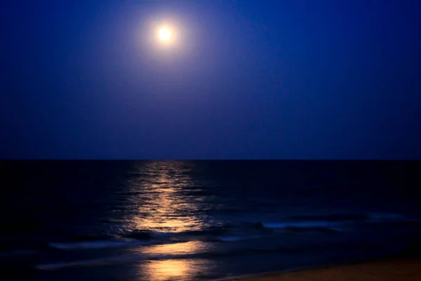 Playa Arenales Del Sol Alicante España Atardecer Con Luna Llena — Foto de Stock