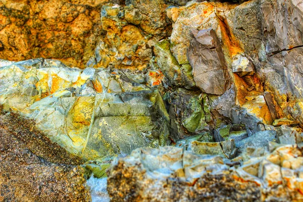 Bir Dağın Duvarında Renkli Taş Dokular — Stok fotoğraf