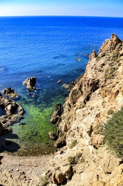 Cabo de GAta 'daki Sirenler resifi, Almerya, İspanya Yazın güneşli bir gününde