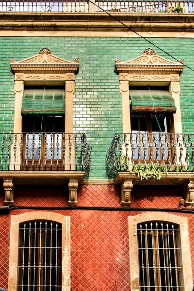 Antigas Fachadas Coloridas Majestosas Azulejos Com Candeeiro Vintage Elche Alicante — Fotografia de Stock