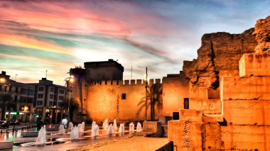 Altamira Sarayı, Elche, Alicante 'de bulutlu gökyüzünün altında.