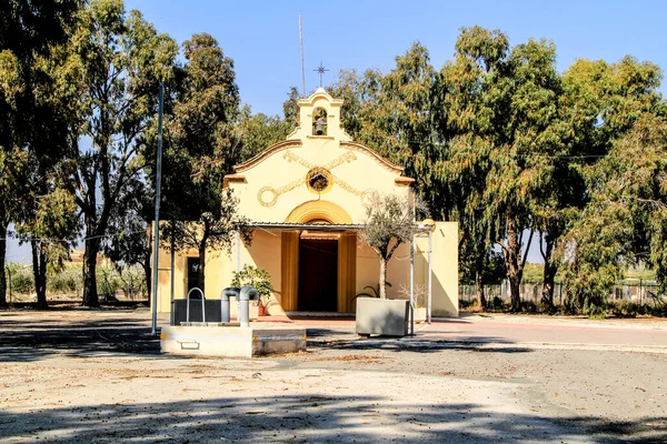 Little San Pedro Hermitage Bland Eukalyptusträd Byn Torrellano Alicante Spanien — Stockfoto