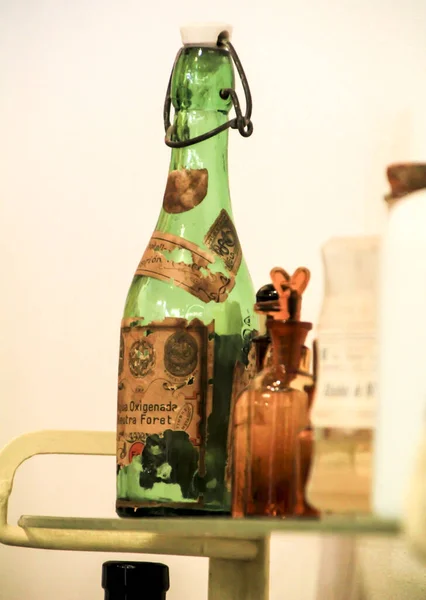 Elche Alicante Spanien Mars 2021 Vintage Apotek Flaskor Med Alkohol — Stockfoto