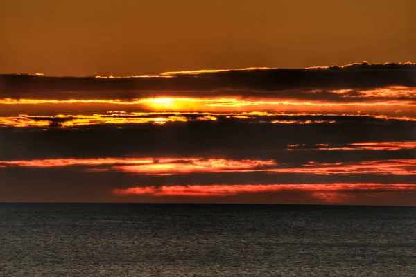 Hermoso Amanecer Playa Con Colores Rosa Naranja Arenales Del Sol —  Fotos de Stock