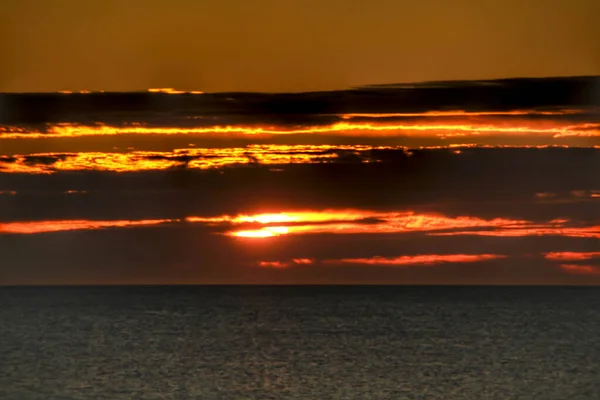 Hermoso Amanecer Playa Con Colores Rosa Naranja Arenales Del Sol — Foto de Stock