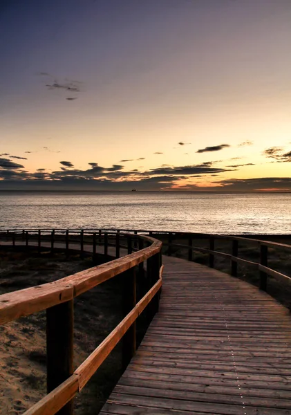 Pasarela Madera Playa Arenales Del Sol Una Hermosa Con Amanecer — Foto de Stock