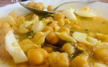 İspanya 'da lezzetli ve geleneksel nohut güveci