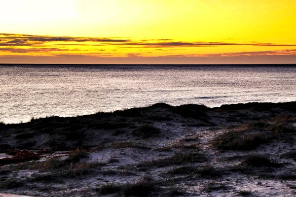 Hermoso Amanecer Playa Con Colores Rosa Naranja Arenales Del Sol —  Fotos de Stock