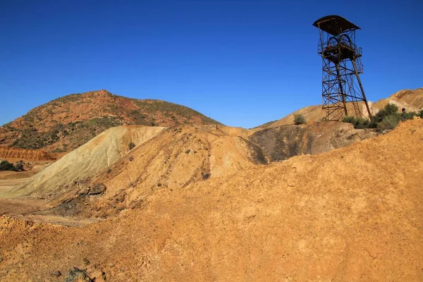 スペインのムルシア州マザロンにある古い放棄された採石場の堆積物 岩石層 鉱物層 — ストック写真