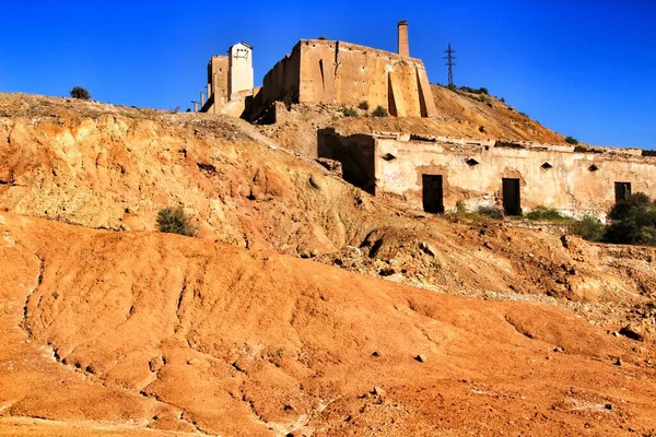 スペインのムルシア州マザロンにある古い放棄された採石場の堆積物 岩石層 鉱物層 — ストック写真