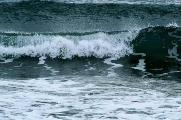 Mare Mosso Sotto Cielo Nuvoloso Inverno Nella Spiaggia Marina Alicante — Foto Stock