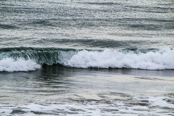 Mare Mosso Sotto Cielo Nuvoloso Inverno Nella Spiaggia Marina Alicante — Foto Stock