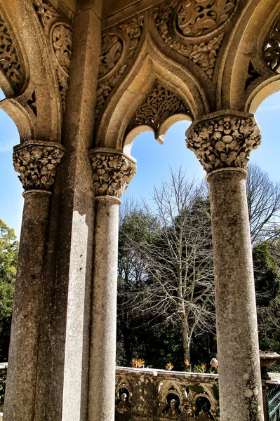 葡萄牙里斯本Sintra的Monserrate宫漂亮的石雕拱廊和柱子 — 图库照片