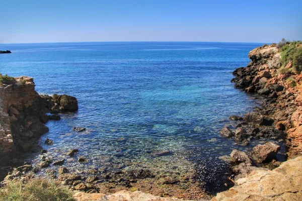 Krásná Pláž Balvany Útesy Horami Vesnici Isla Plana Cartageně Murcia — Stock fotografie