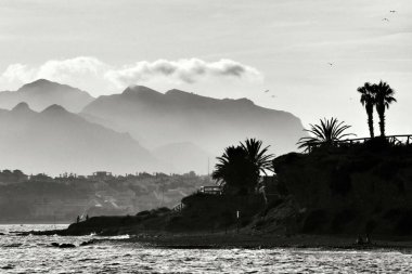 İyi akşamlar, Mojon plajı, Cartagena, Murcia, İspanya. Tek renkli resim.