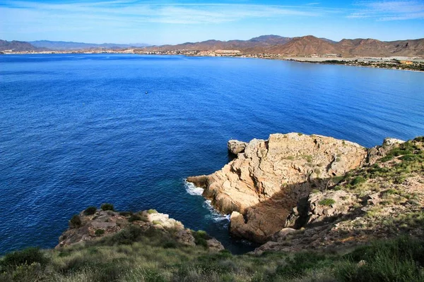 Bella Spiaggia Con Barche Scogliere Montagne Nel Villaggio Azohia Cartagena — Foto Stock