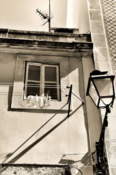 Façade Ancienne Typique Dans Rue Lisbonne — Photo