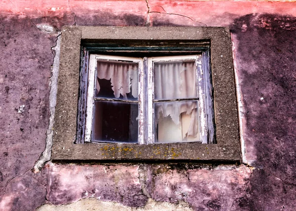 Fachada Velha Colorida Danificada Lisboa — Fotografia de Stock