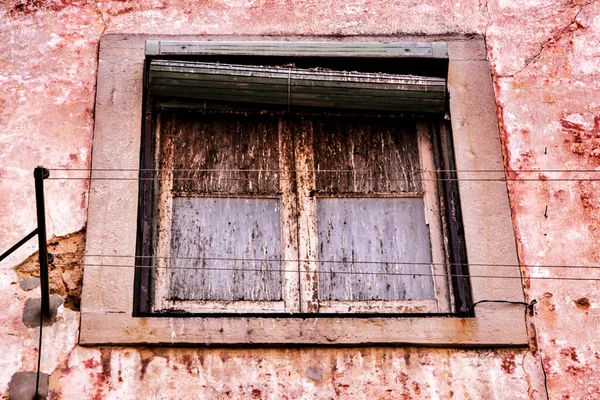 Façade Ancienne Colorée Endommagée Lisbonne — Photo