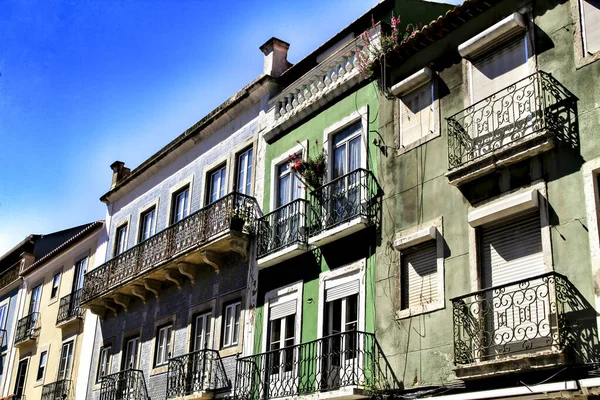 Velhas Fachadas Coloridas Bonitas Com Candeeiro Vintage Nas Ruas Lisboa — Fotografia de Stock